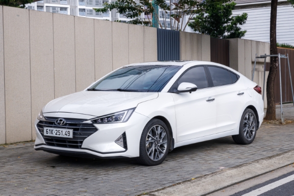 Thuê xe tự lái tại Bình Dương - Hyundai Elantra