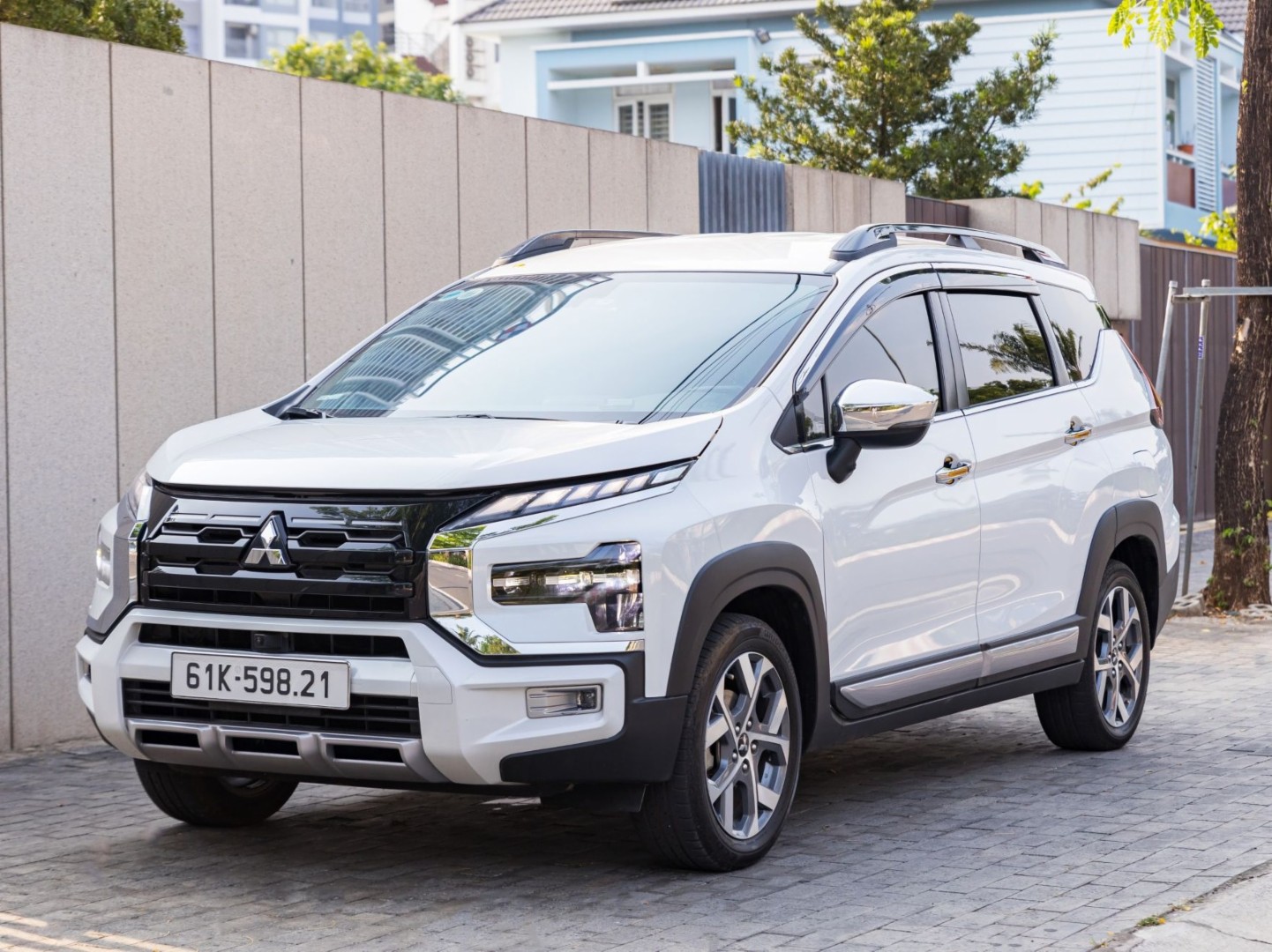 Thuê xe tự lái tại Bình Dương - Mitsubishi Xpander Cross